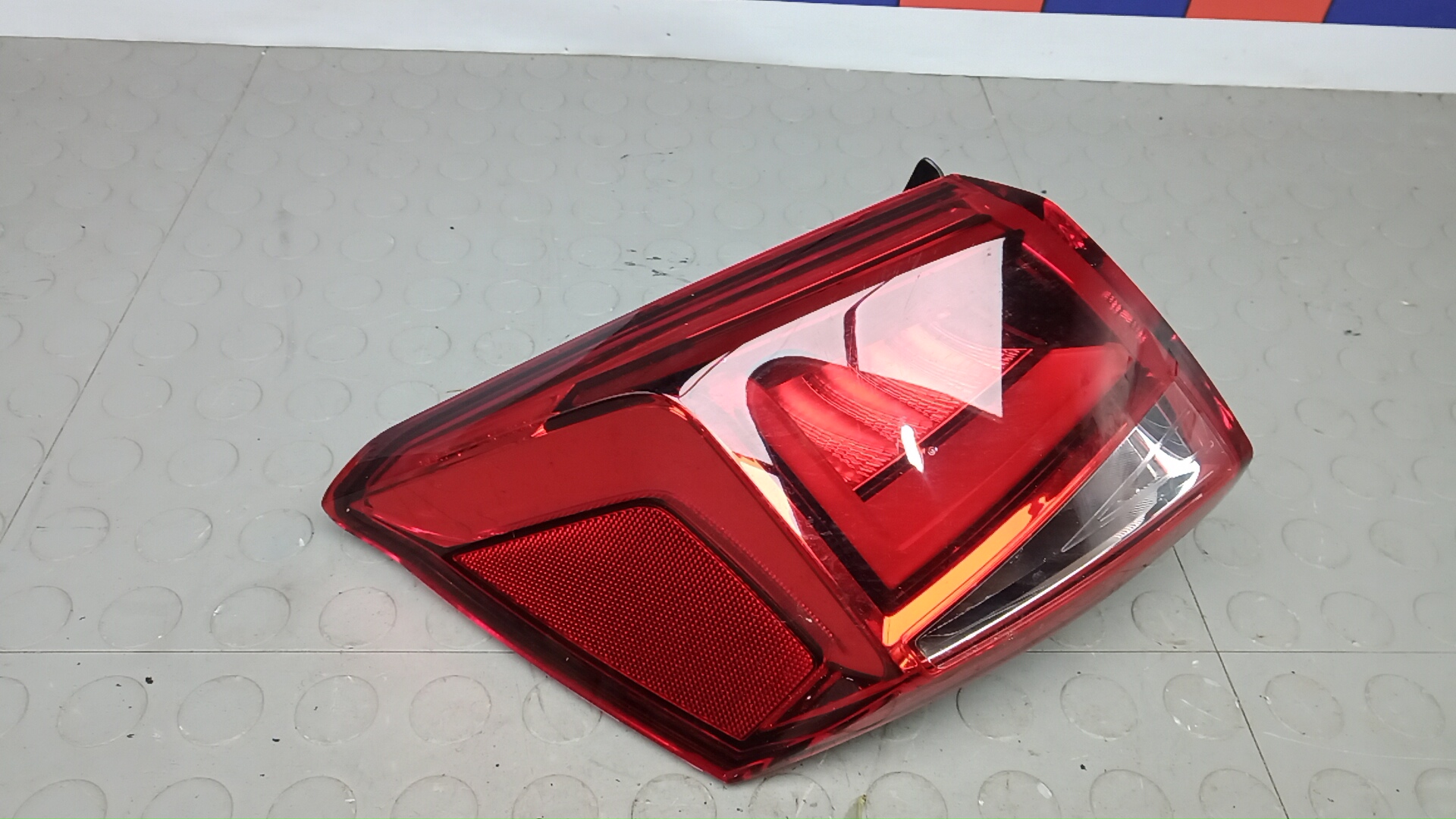 Фонарь задний левый Seat Arona