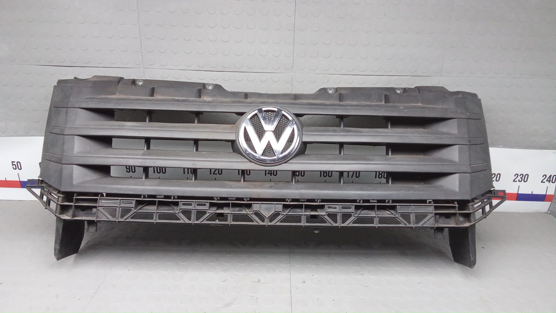Решетка радиатора Volkswagen Crafter 1