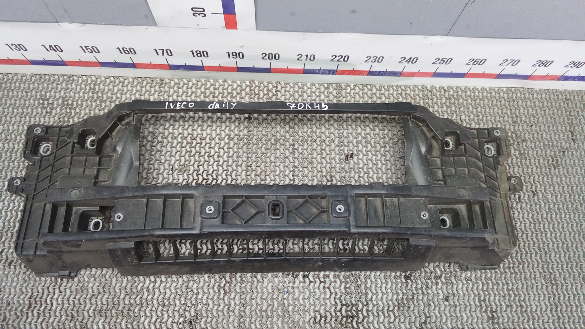 Передняя панель крепления облицовки (телевизор) Iveco Daily 6