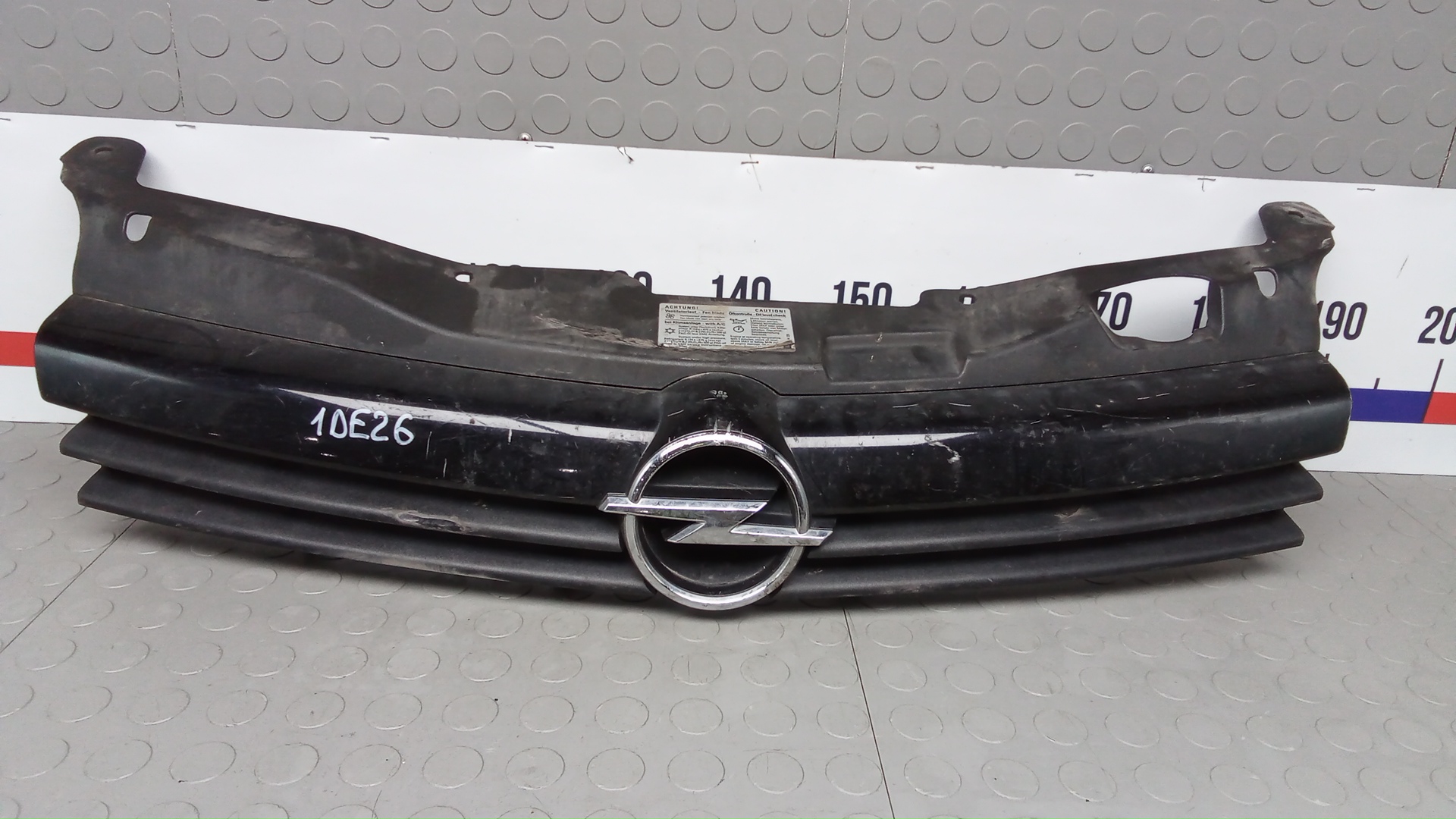 Решетка радиатора Opel Astra H