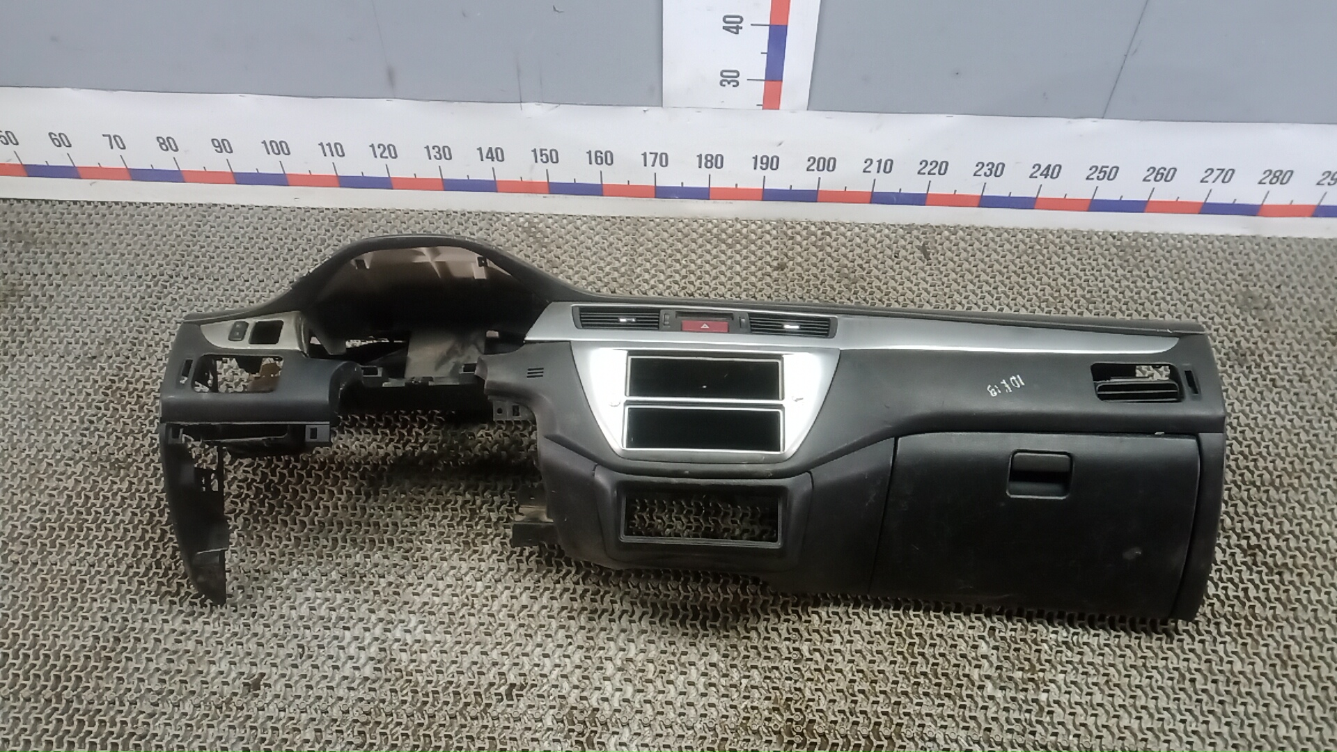 Панель приборов (торпедо) Mitsubishi Lancer 9