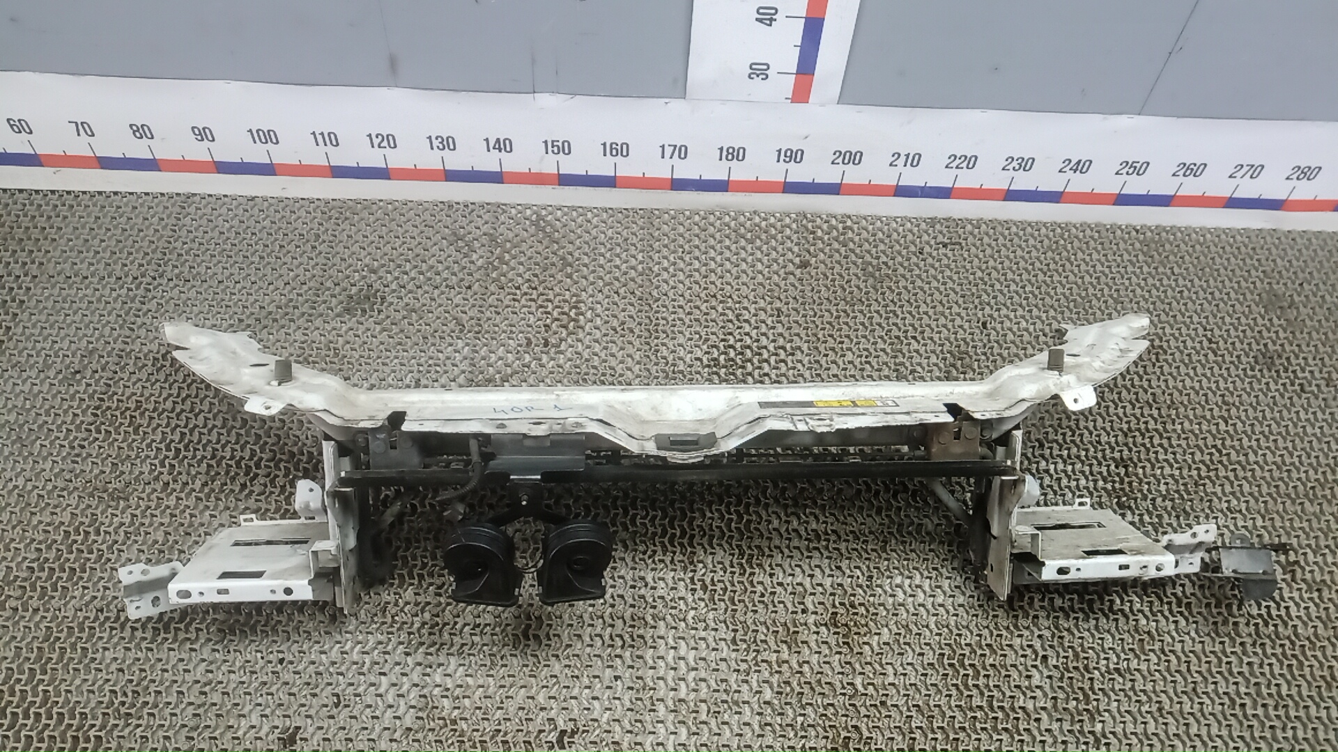 Передняя панель крепления облицовки (телевизор) Land Rover Discovery Sport 1