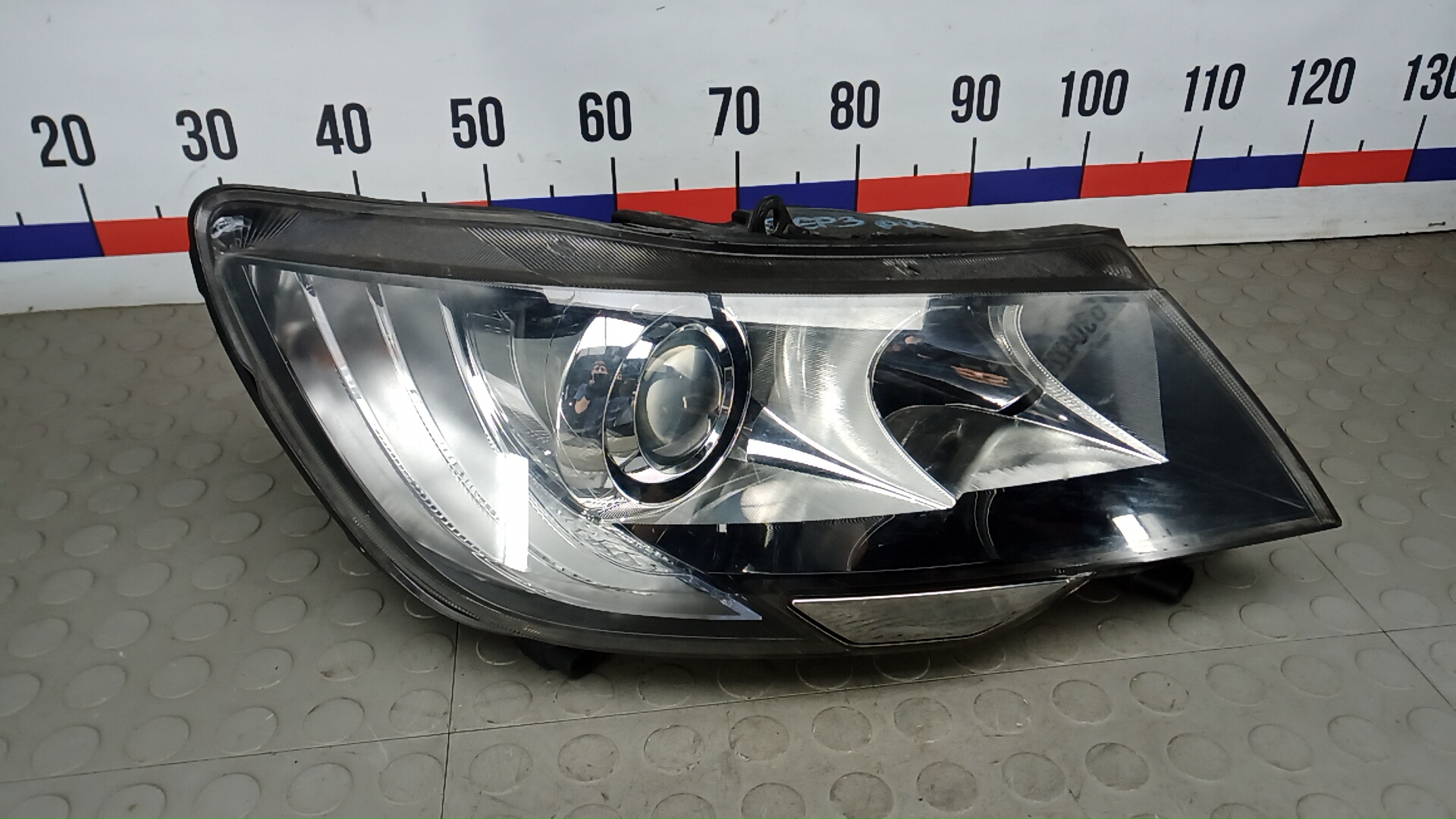 Фара правая Skoda Superb 2