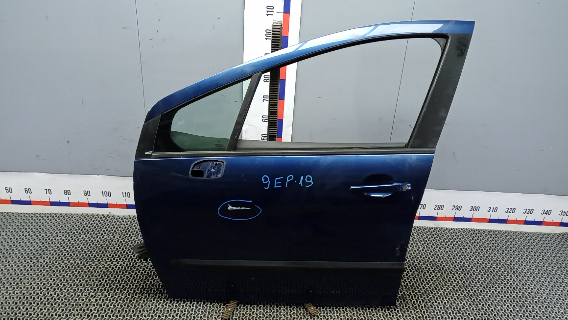 Дверь передняя левая Peugeot 308 1