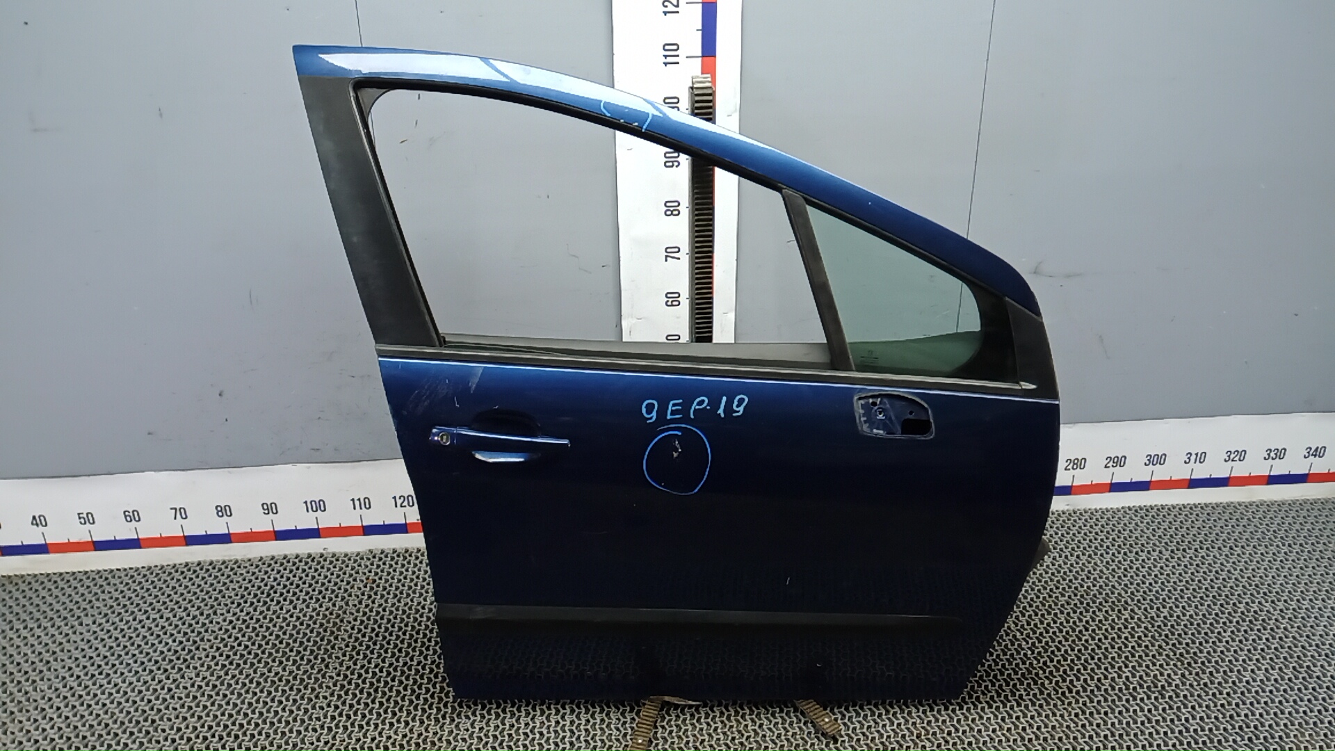 Дверь передняя правая Peugeot 308 1