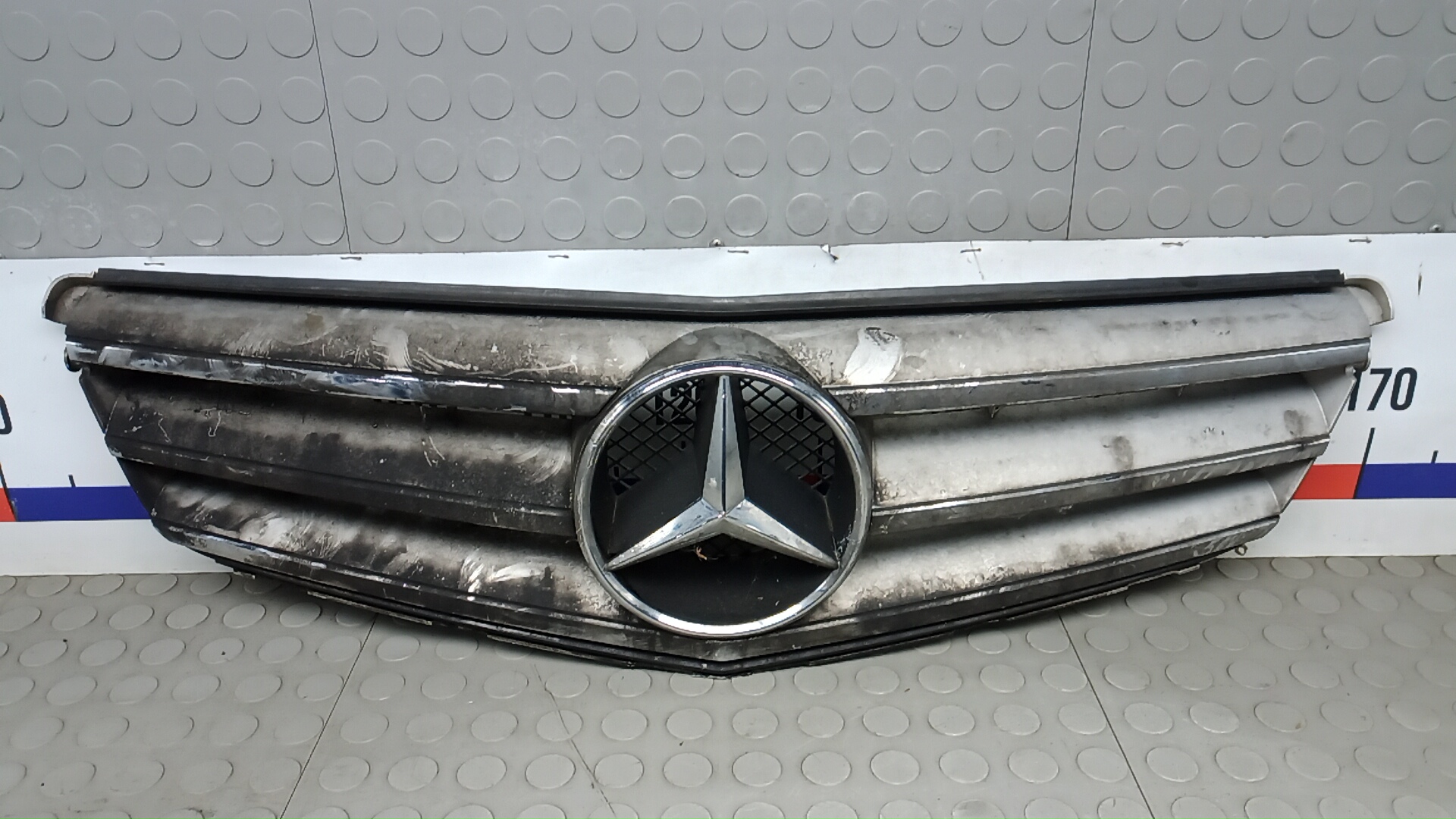 Решетка радиатора Mercedes-Benz C-Class W204