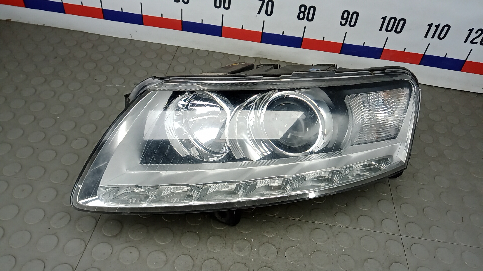 Фара левая Audi A6 C6