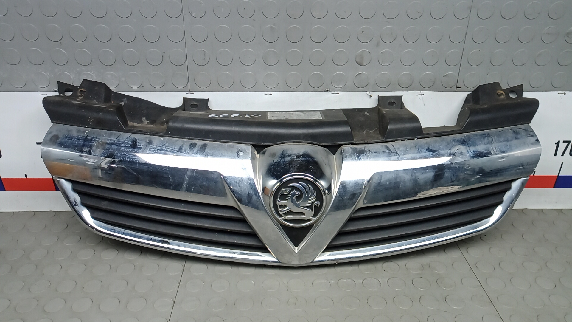 Решетка радиатора Opel Zafira B