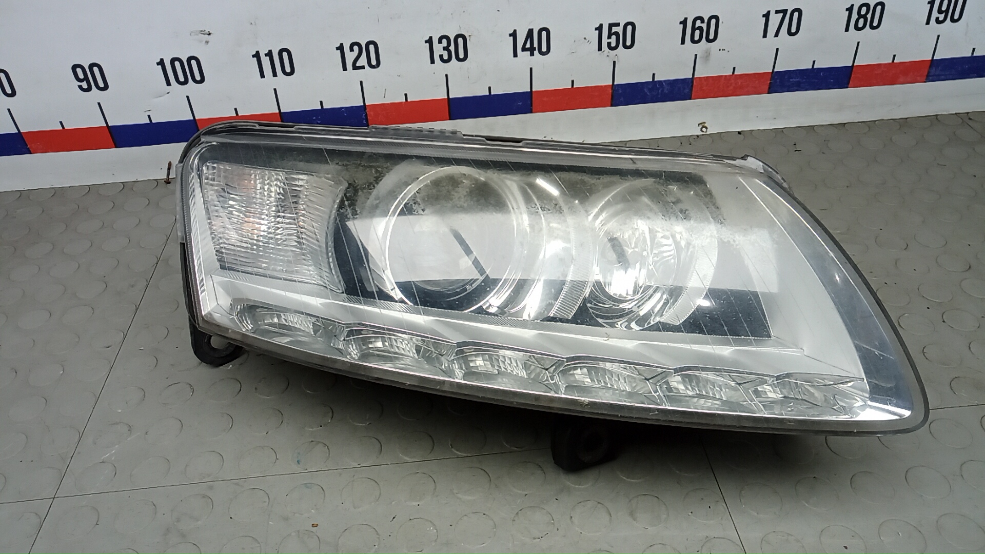 Фара правая Audi A6 C6