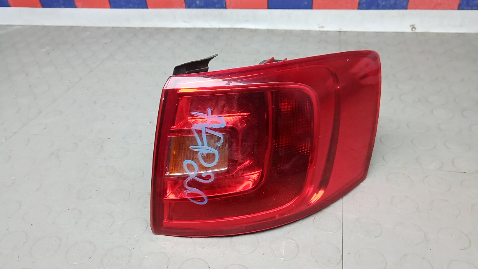Фонарь задний правый Volkswagen Jetta 6