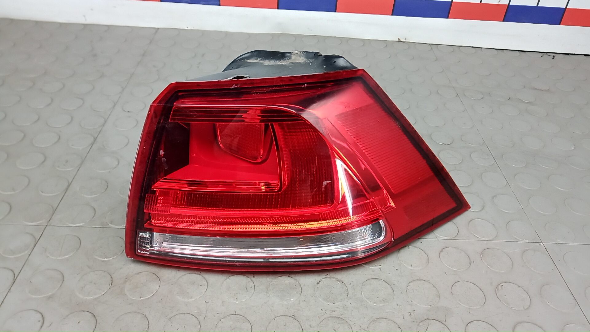 Фонарь задний правый Volkswagen Golf 7
