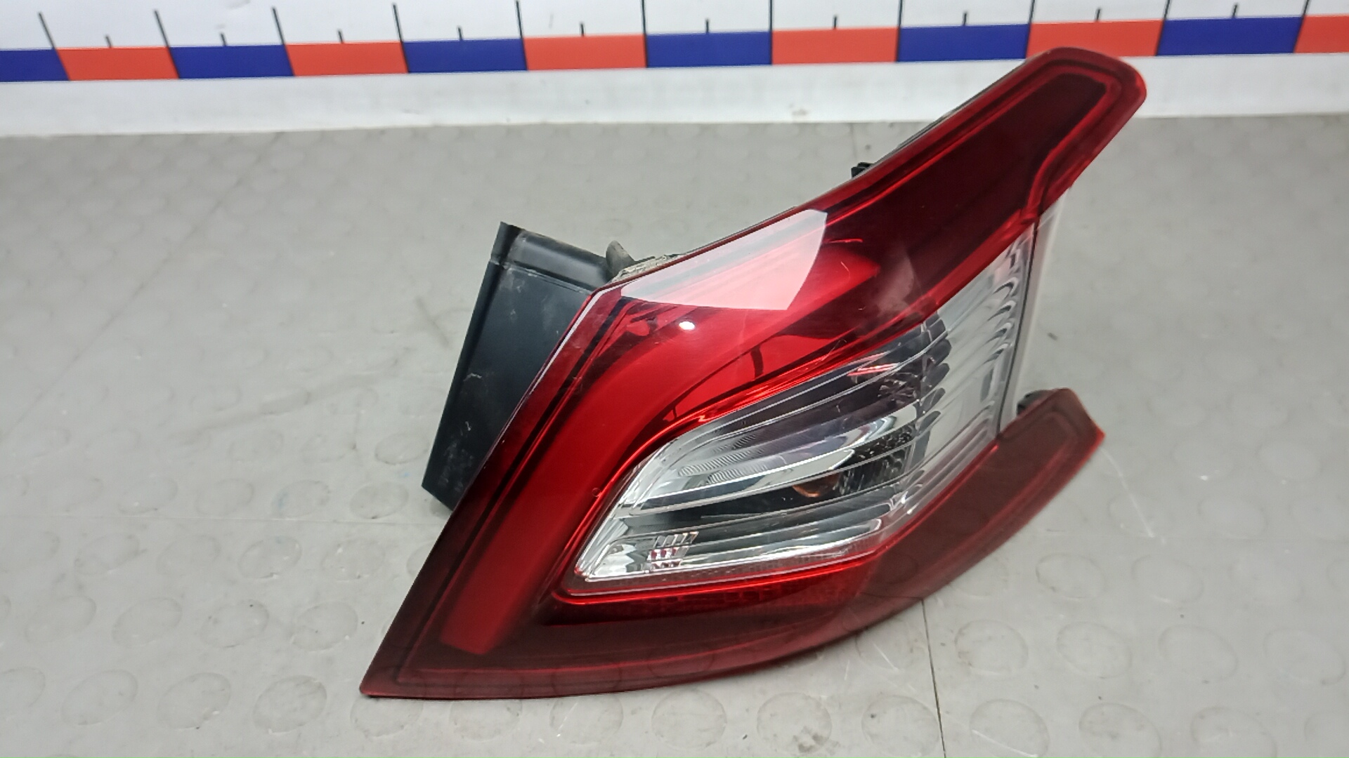 Фонарь задний правый Peugeot 308 2
