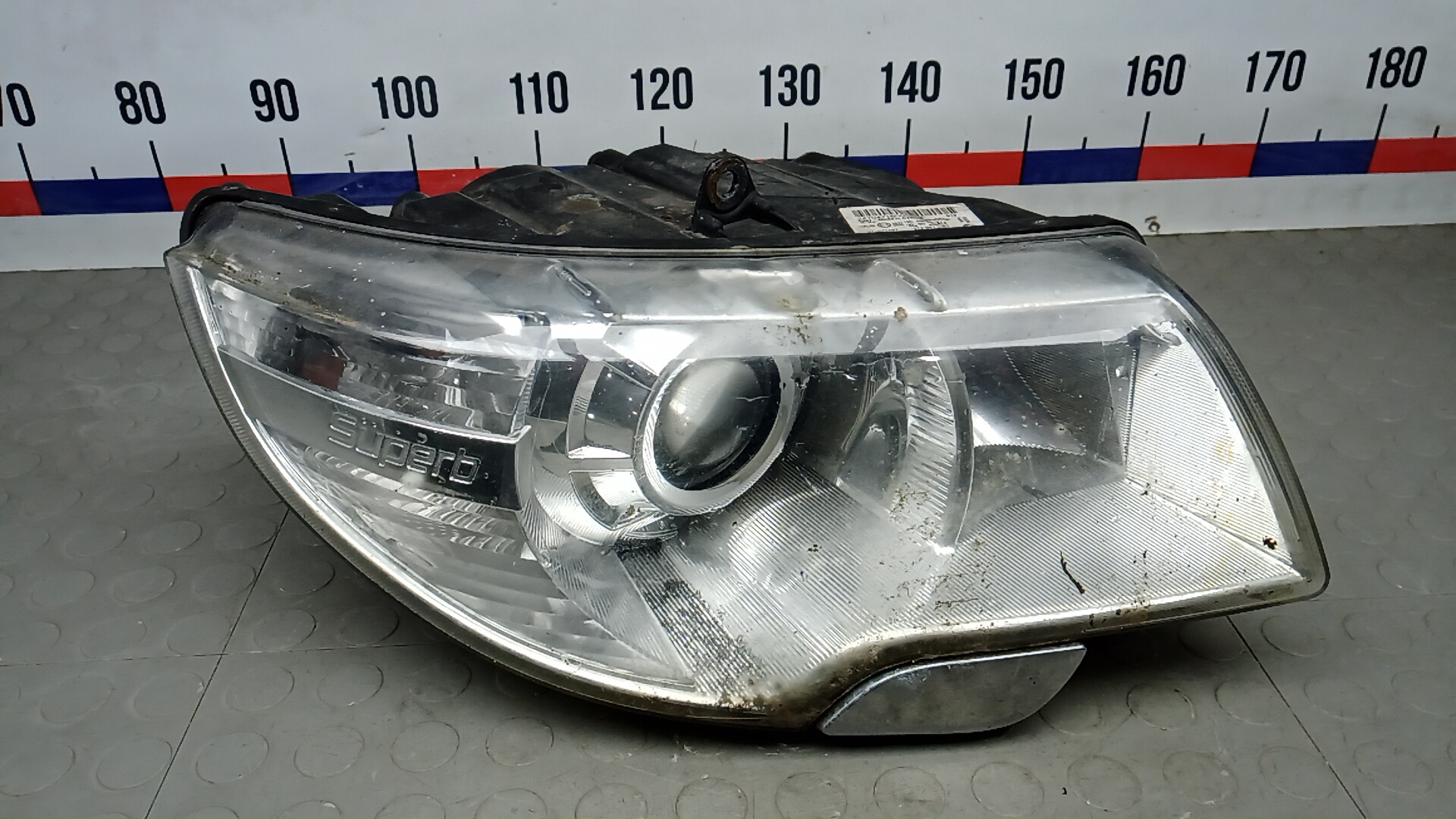 Фара правая Skoda Superb 2