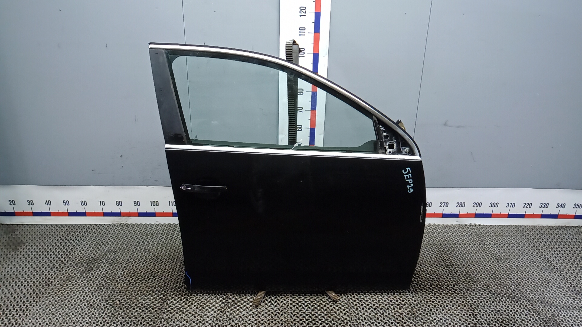 Дверь передняя правая Volkswagen Jetta 5