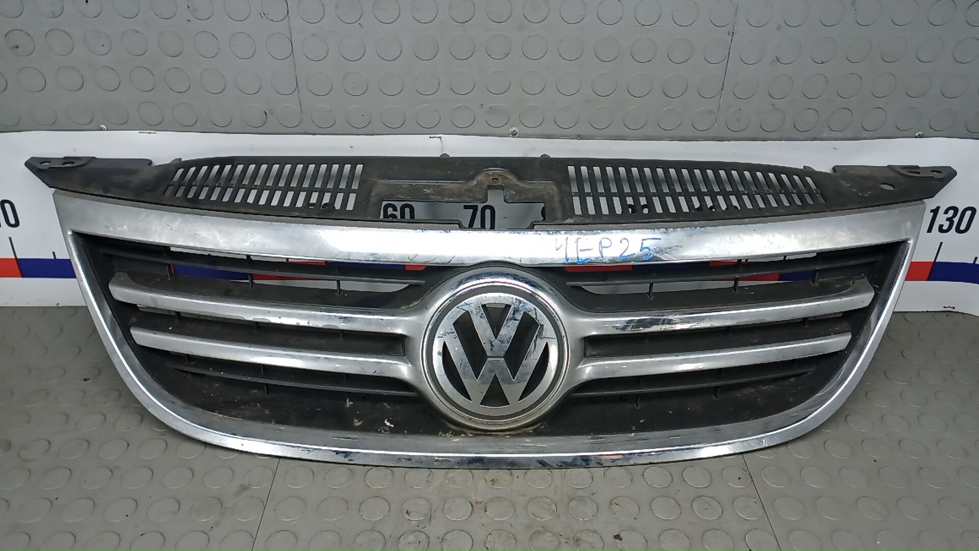 Решетка радиатора Volkswagen Tiguan 1
