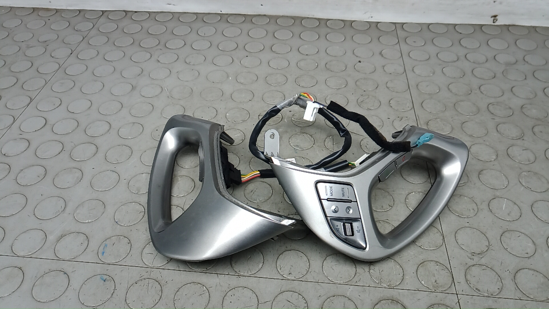 Кнопки руля Hyundai ix35 1