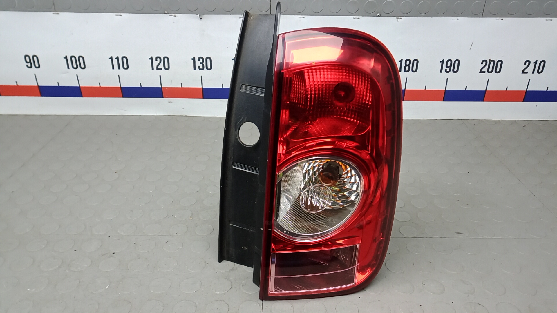 Фонарь задний правый Renault Duster 1