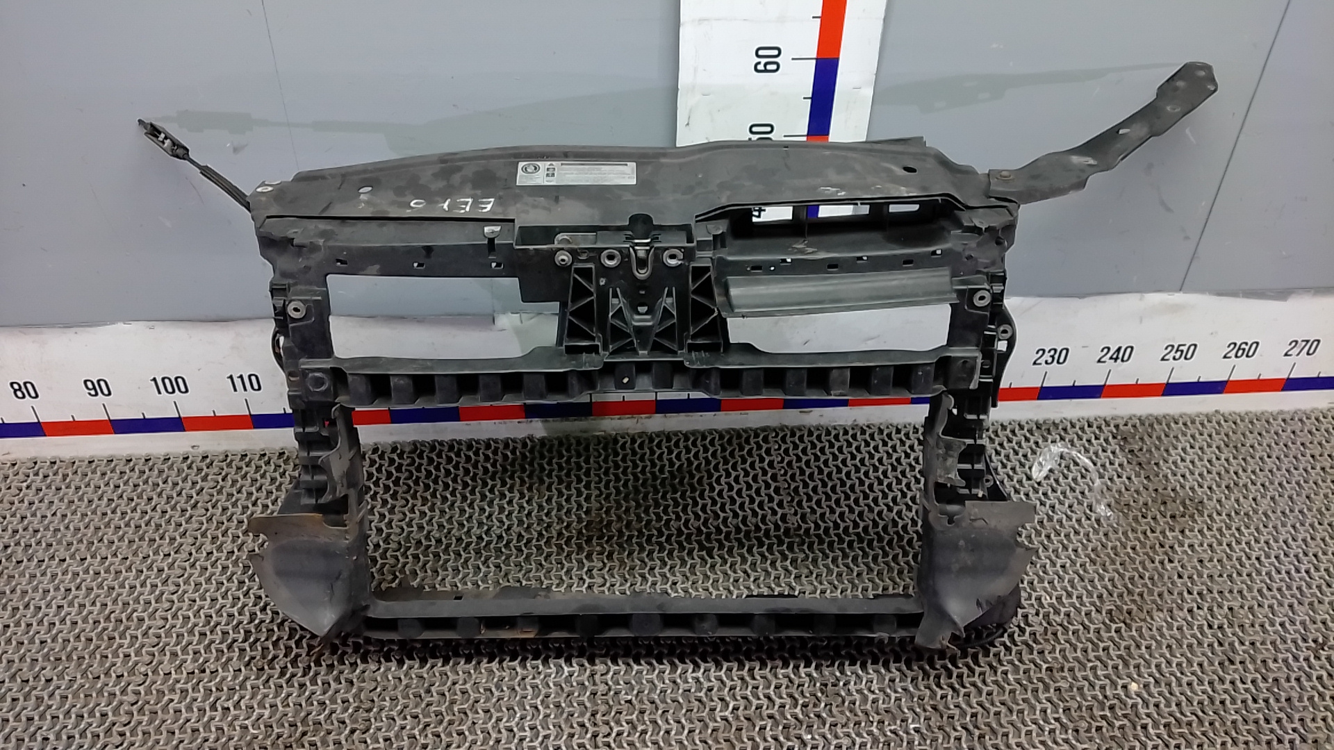 Передняя панель крепления облицовки (телевизор) Volkswagen Golf 6