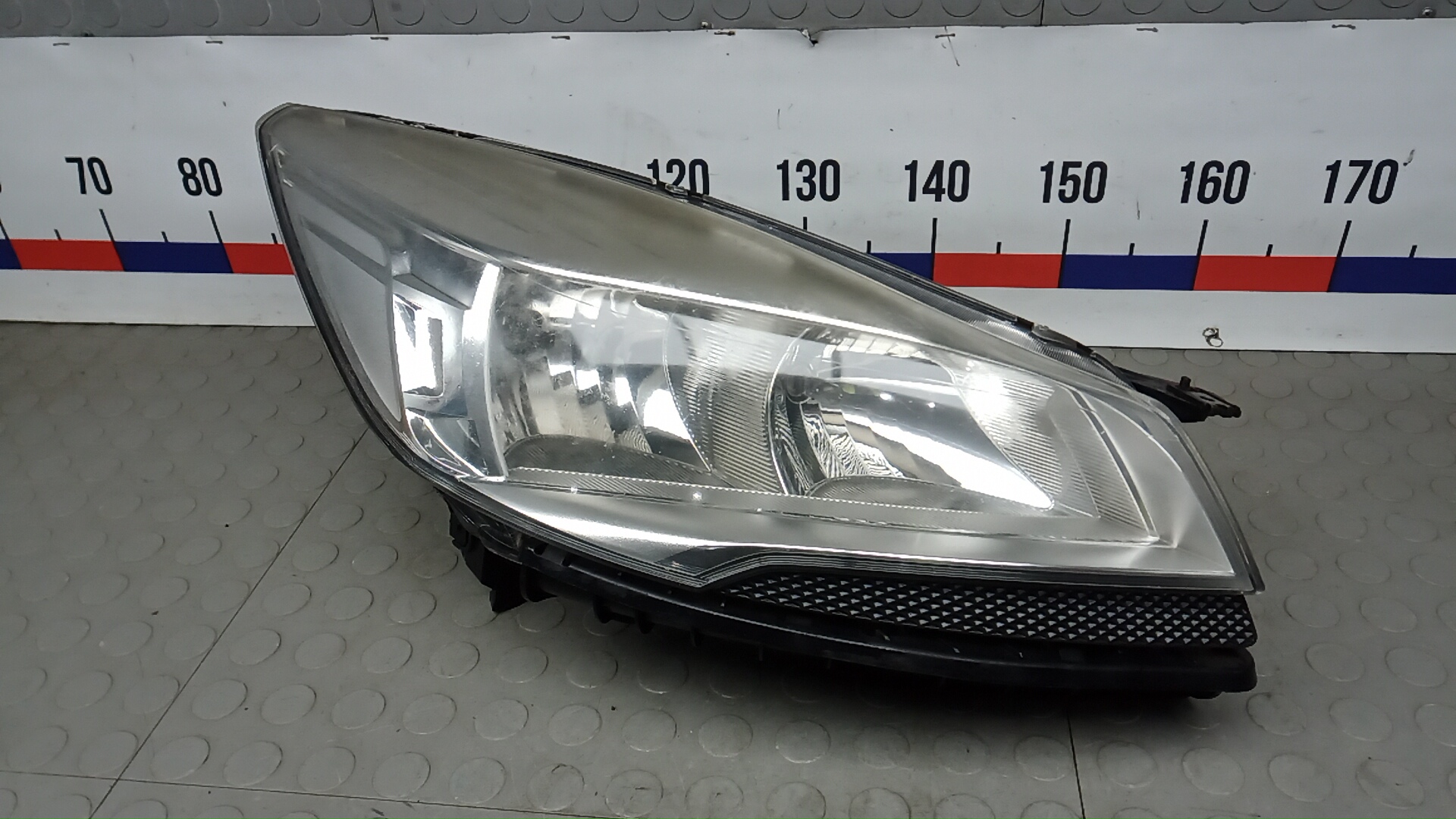 Фара правая Ford Kuga 2
