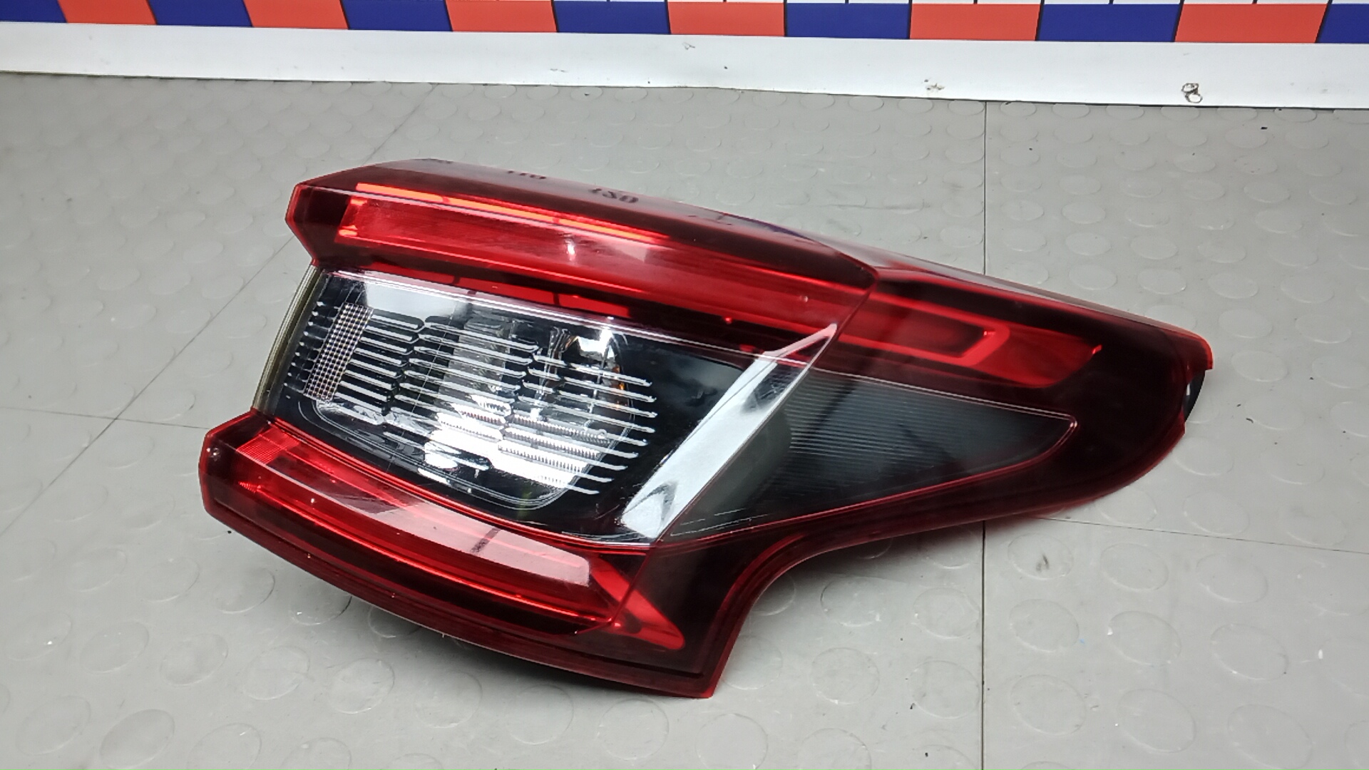Фонарь задний правый Nissan Qashqai J11