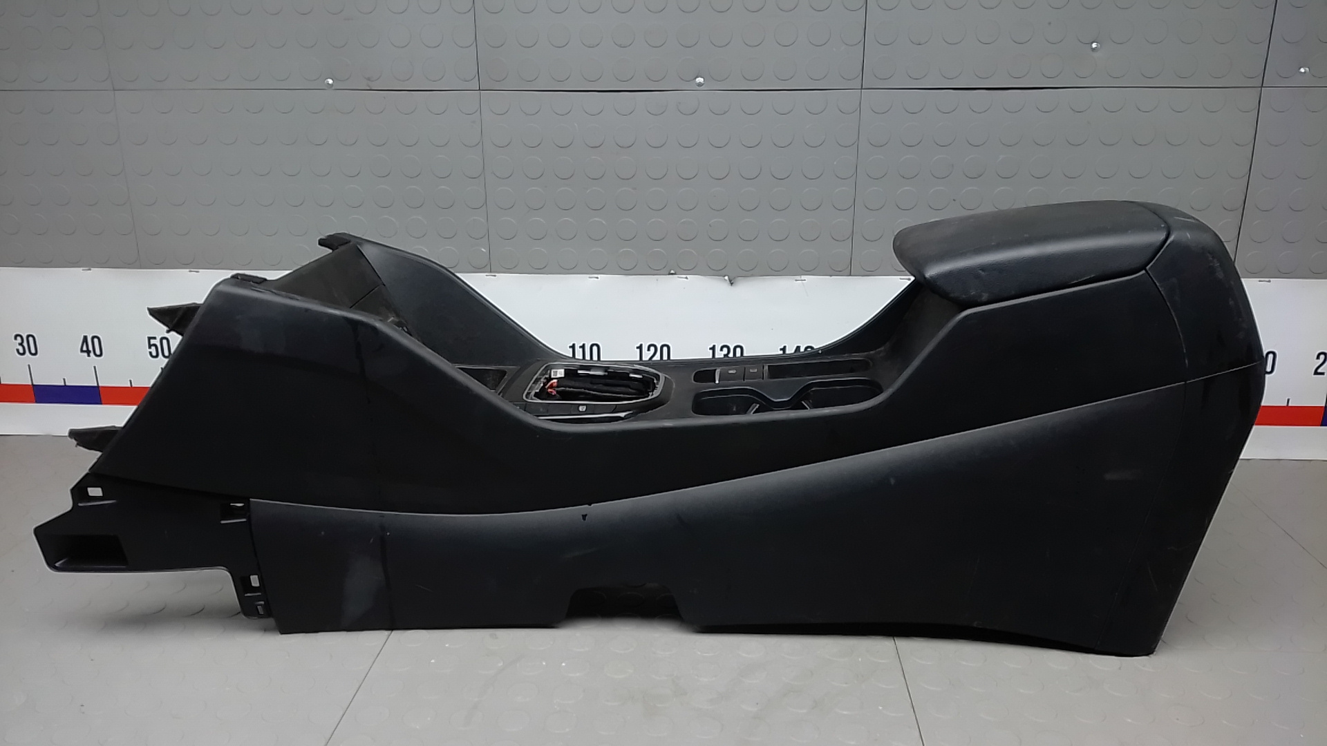 Подлокотник центральный Hyundai Tucson 4 (NX4)