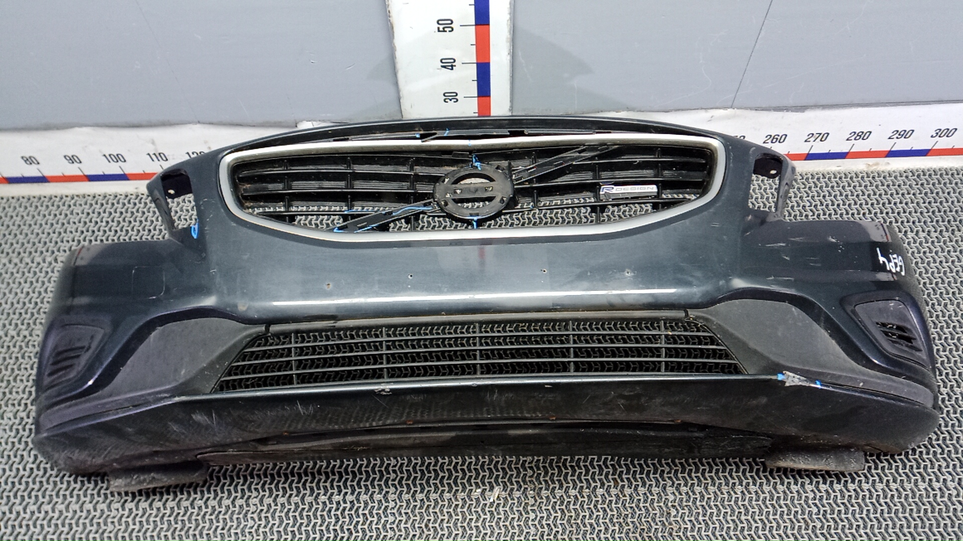 Бампер передний Volvo V60 1