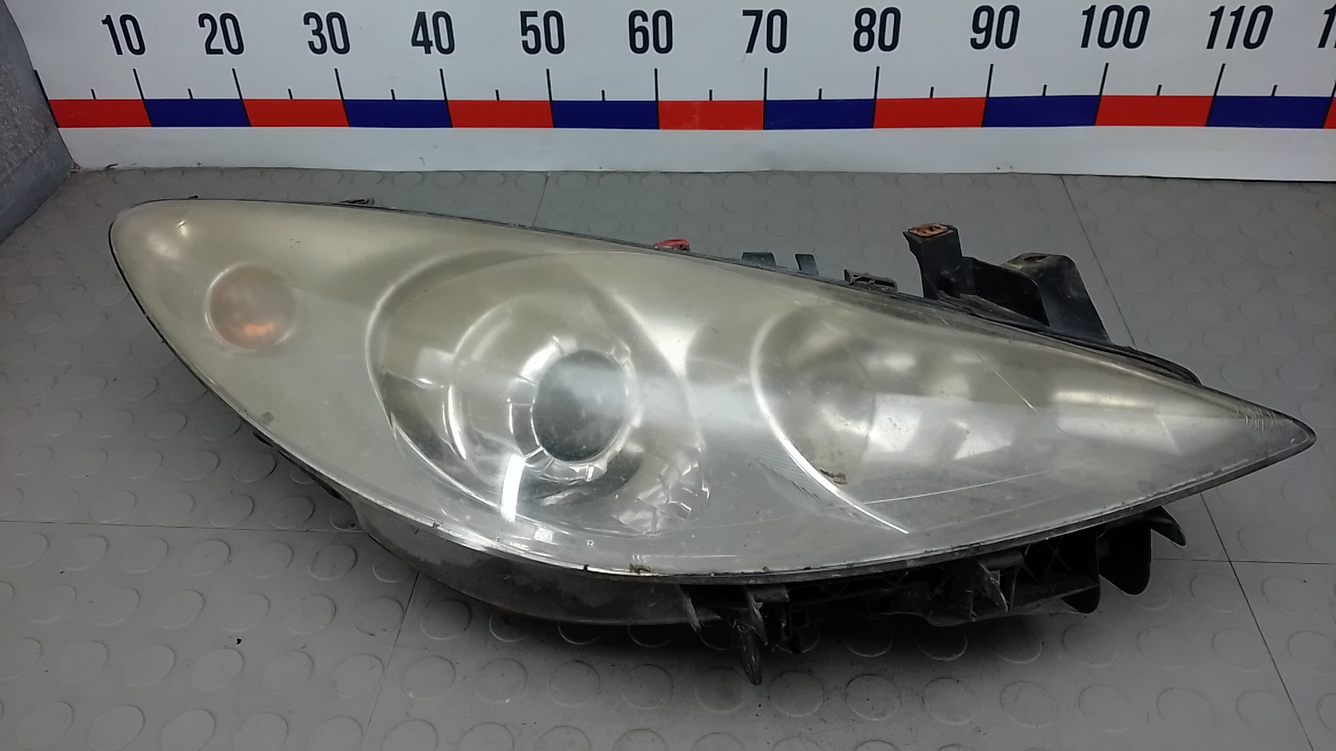 Фара правая Peugeot 307
