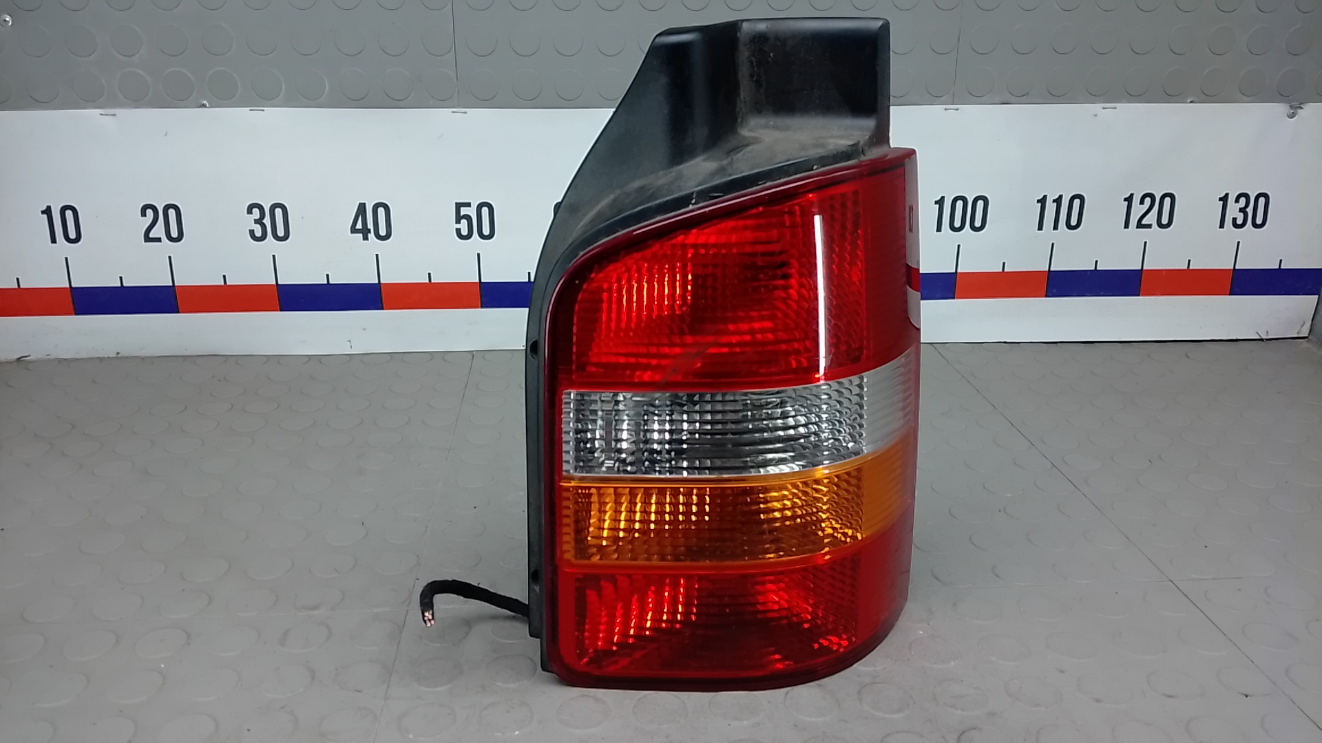 Фонарь задний правый Volkswagen Transporter T5