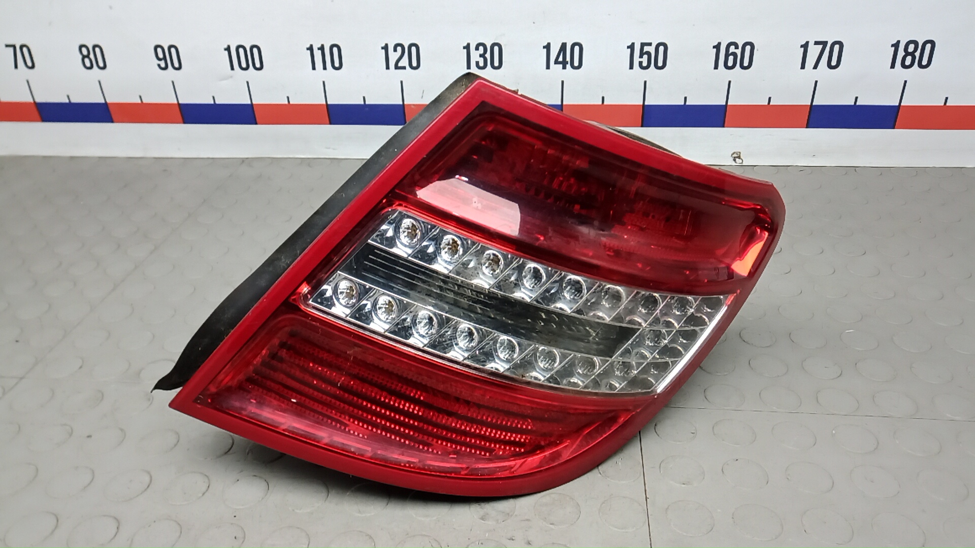 Фонарь задний правый Mercedes-Benz C-Class W204