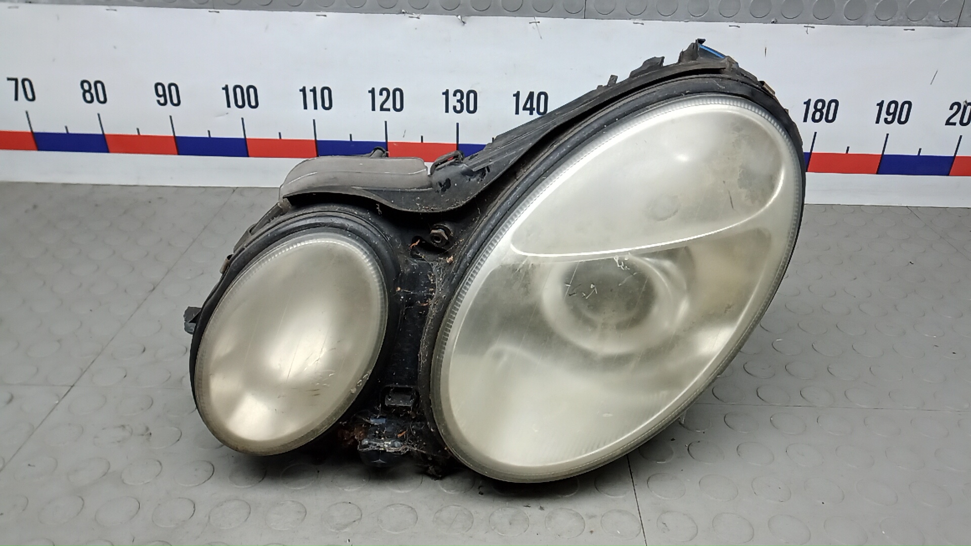 Фара левая Mercedes-Benz E-Class W211