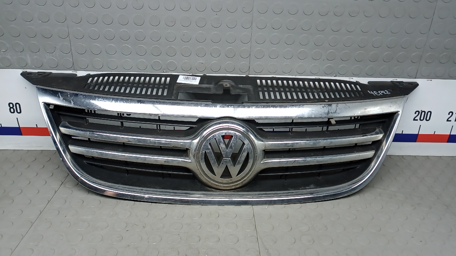 Решетка радиатора Volkswagen Tiguan 1