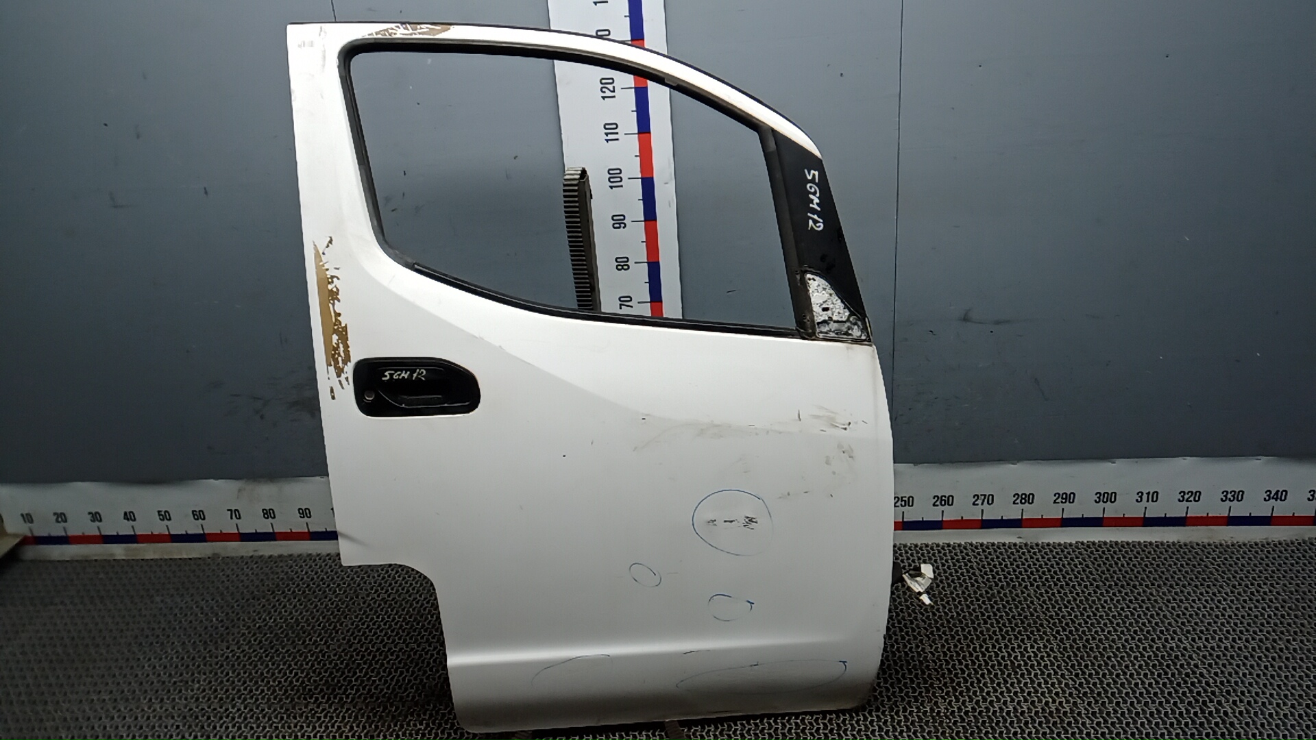 Дверь передняя правая Nissan NV200