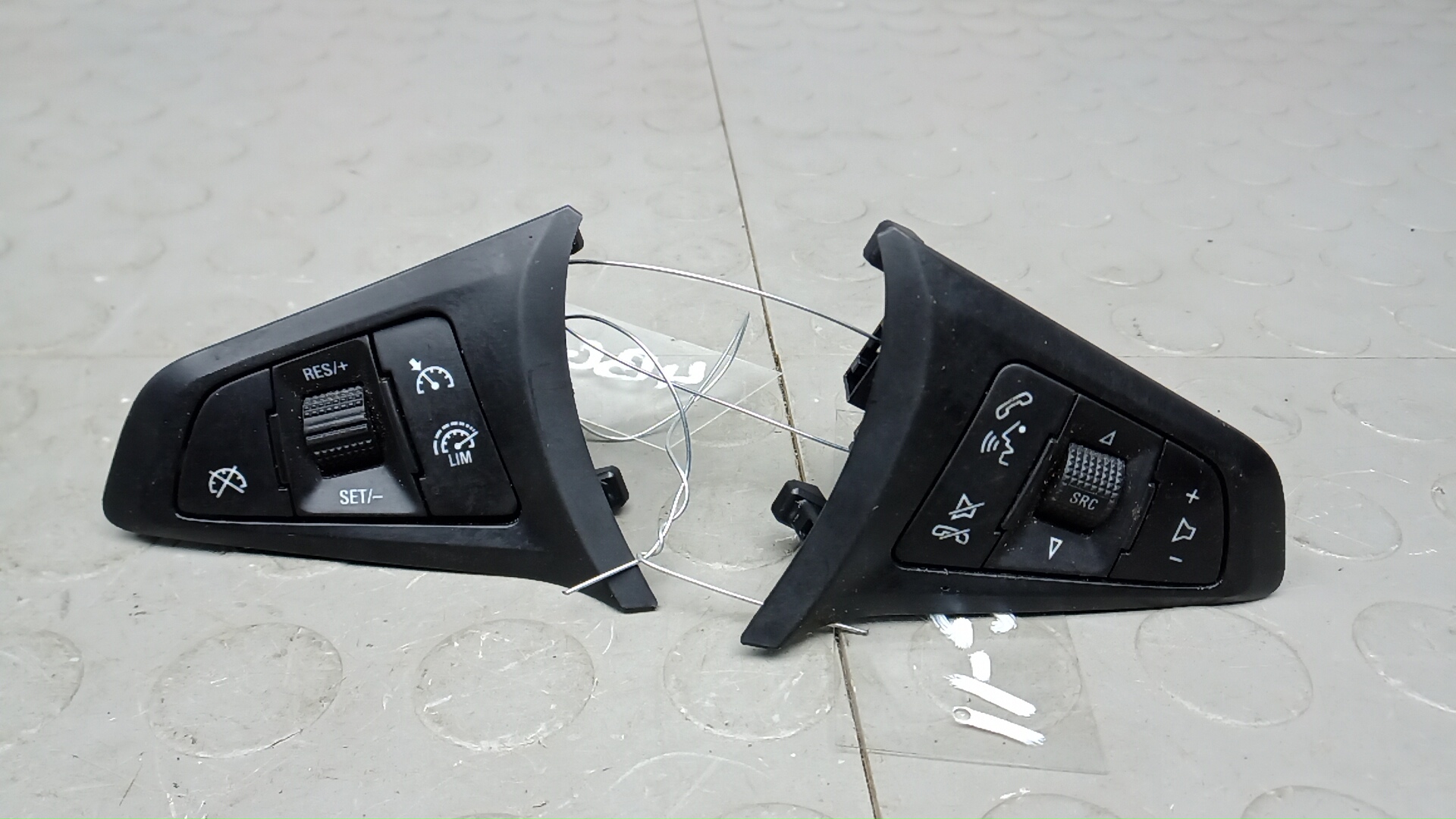 Кнопки руля Opel Astra K
