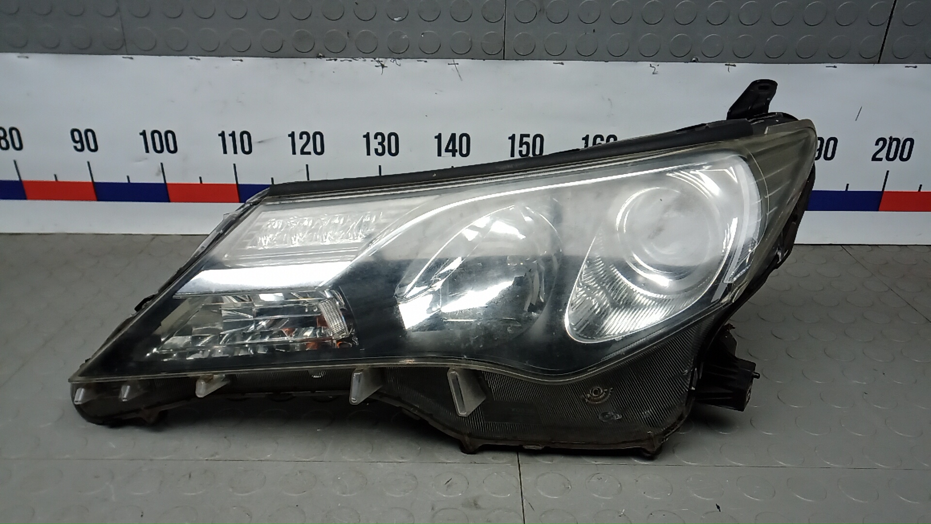Фара левая Toyota RAV4 CA40