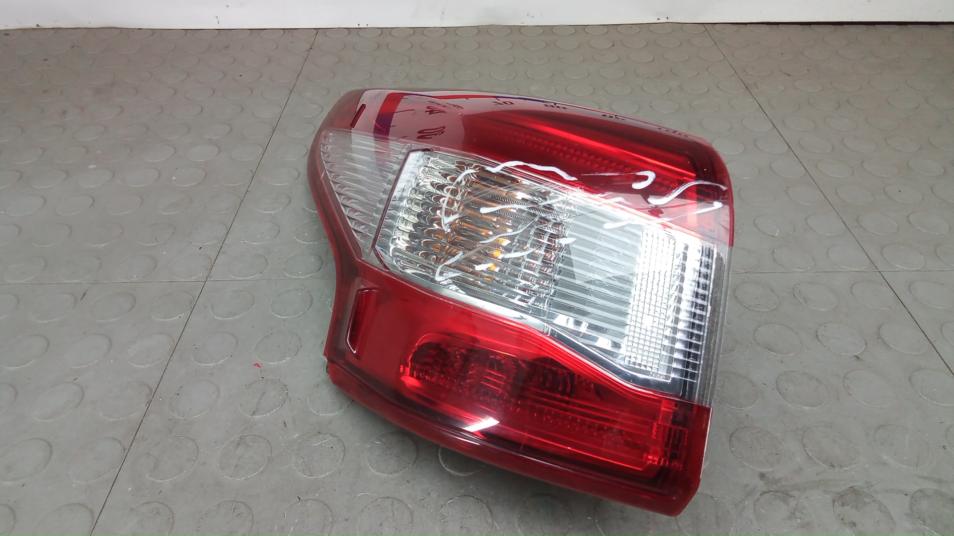 Фонарь задний левый Nissan Qashqai J11