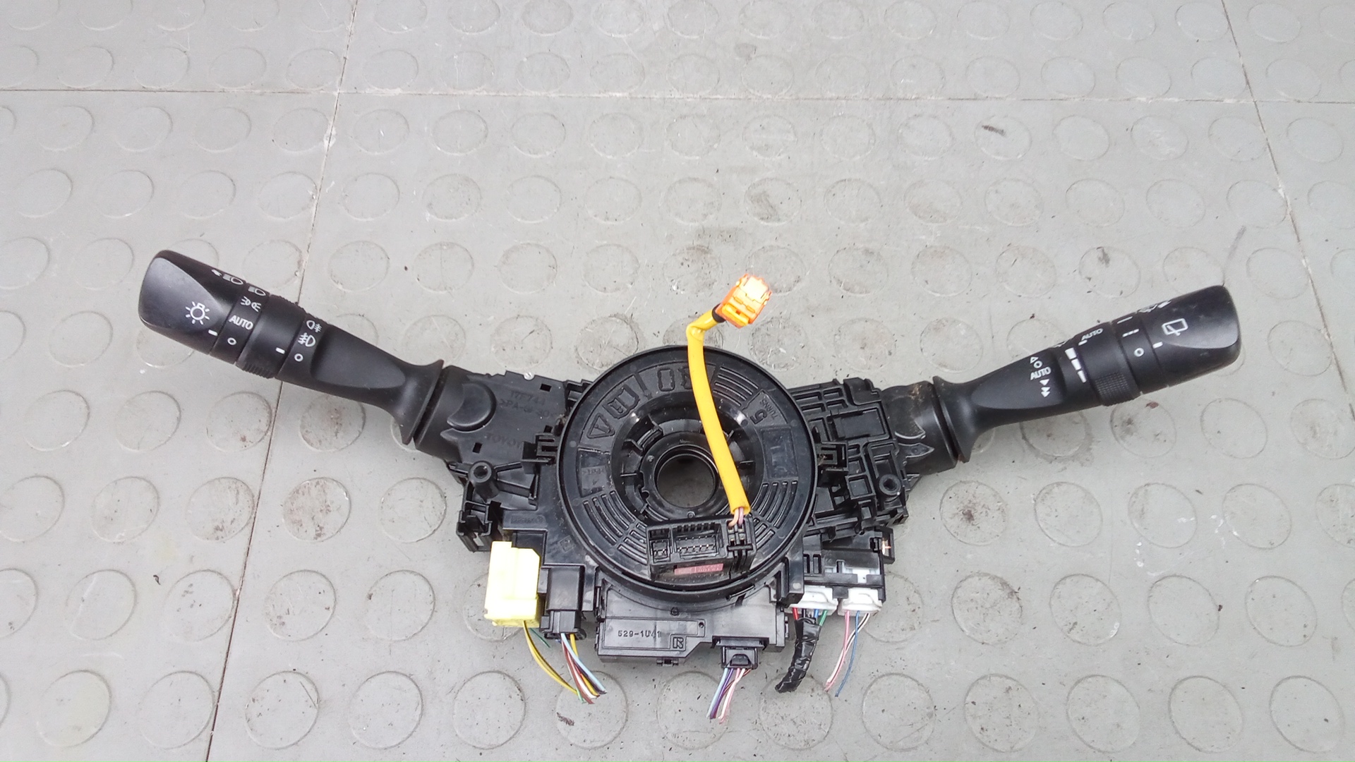Переключатель поворотов и дворников (стрекоза) Toyota RAV4 CA40