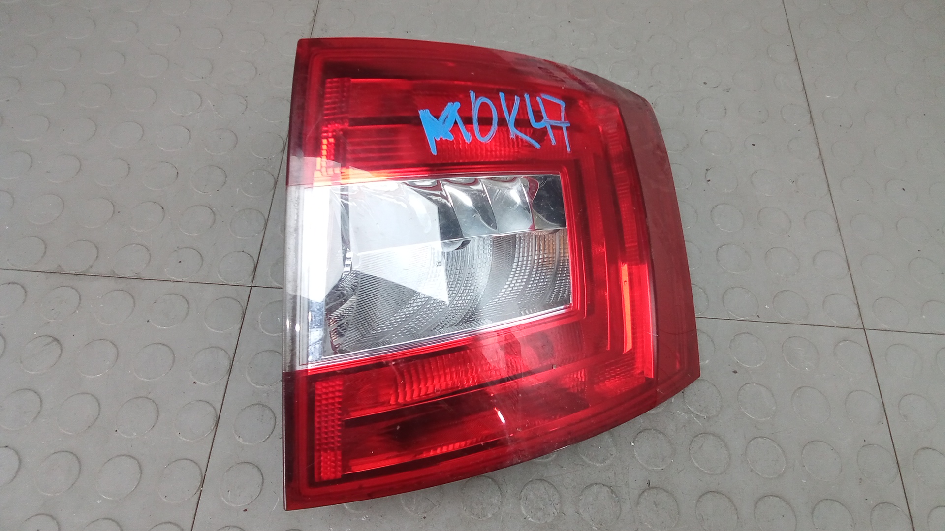 Фонарь задний правый Skoda Octavia A7