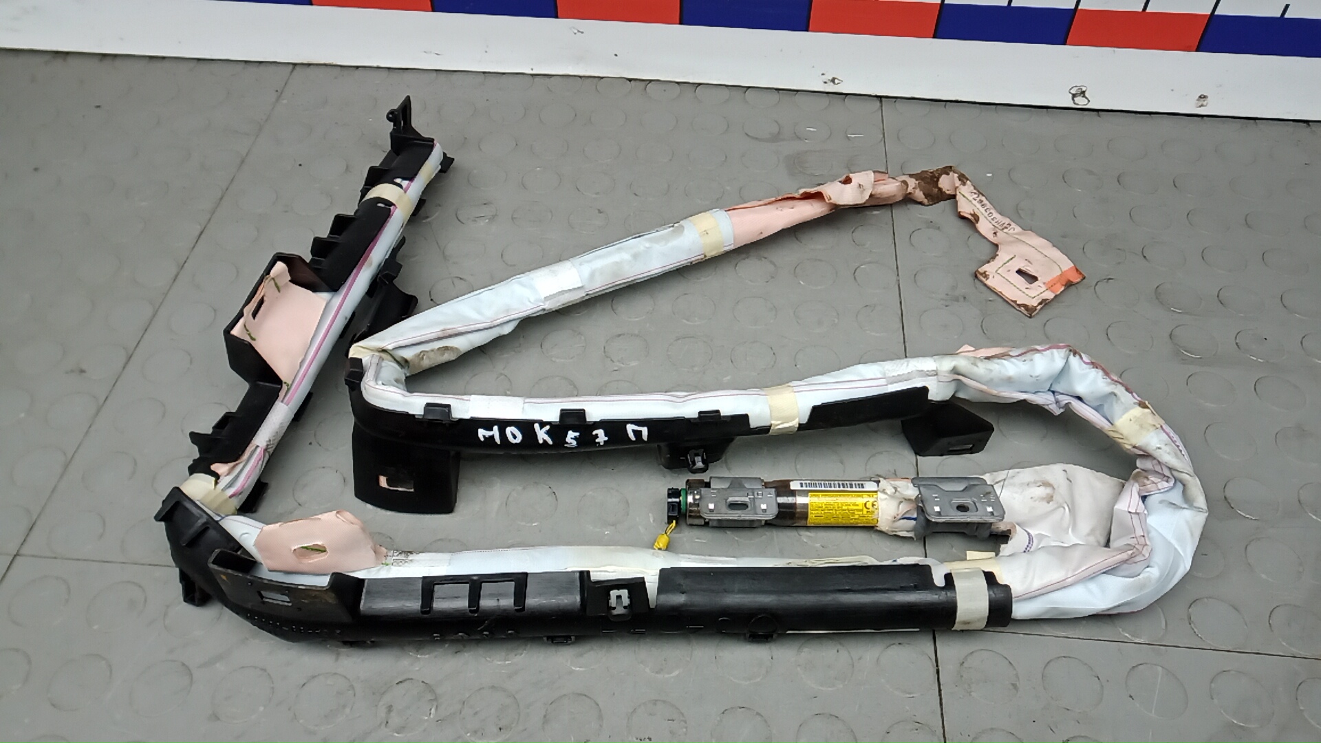 Шторка безопасности Toyota Auris E180