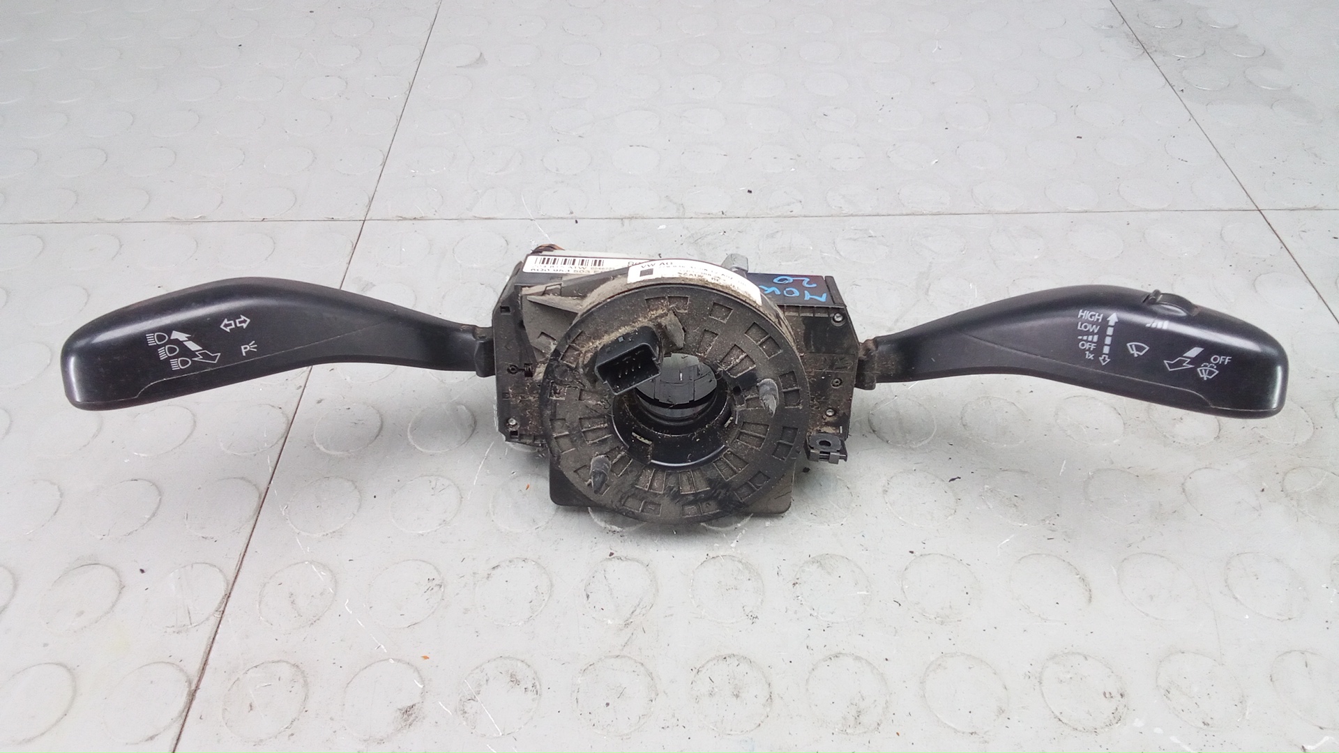 Переключатель поворотов и дворников (стрекоза) Volkswagen Amarok 1