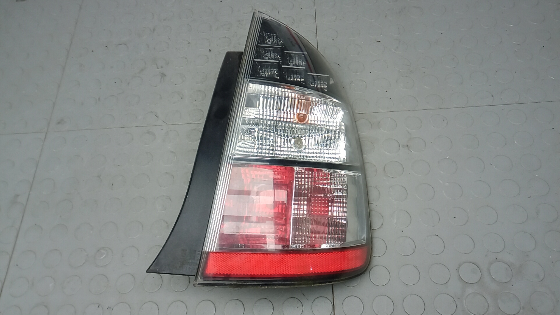 Фонарь задний правый Toyota Prius XW20