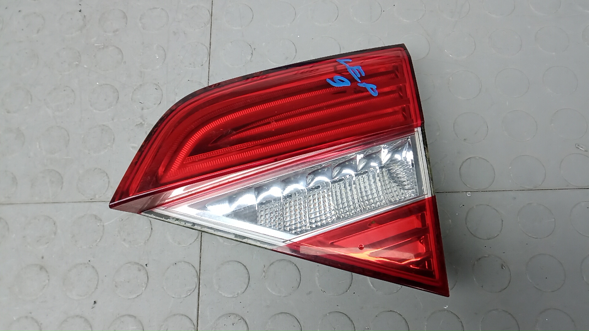 Фонарь правый 3-5 двери Skoda Superb 2