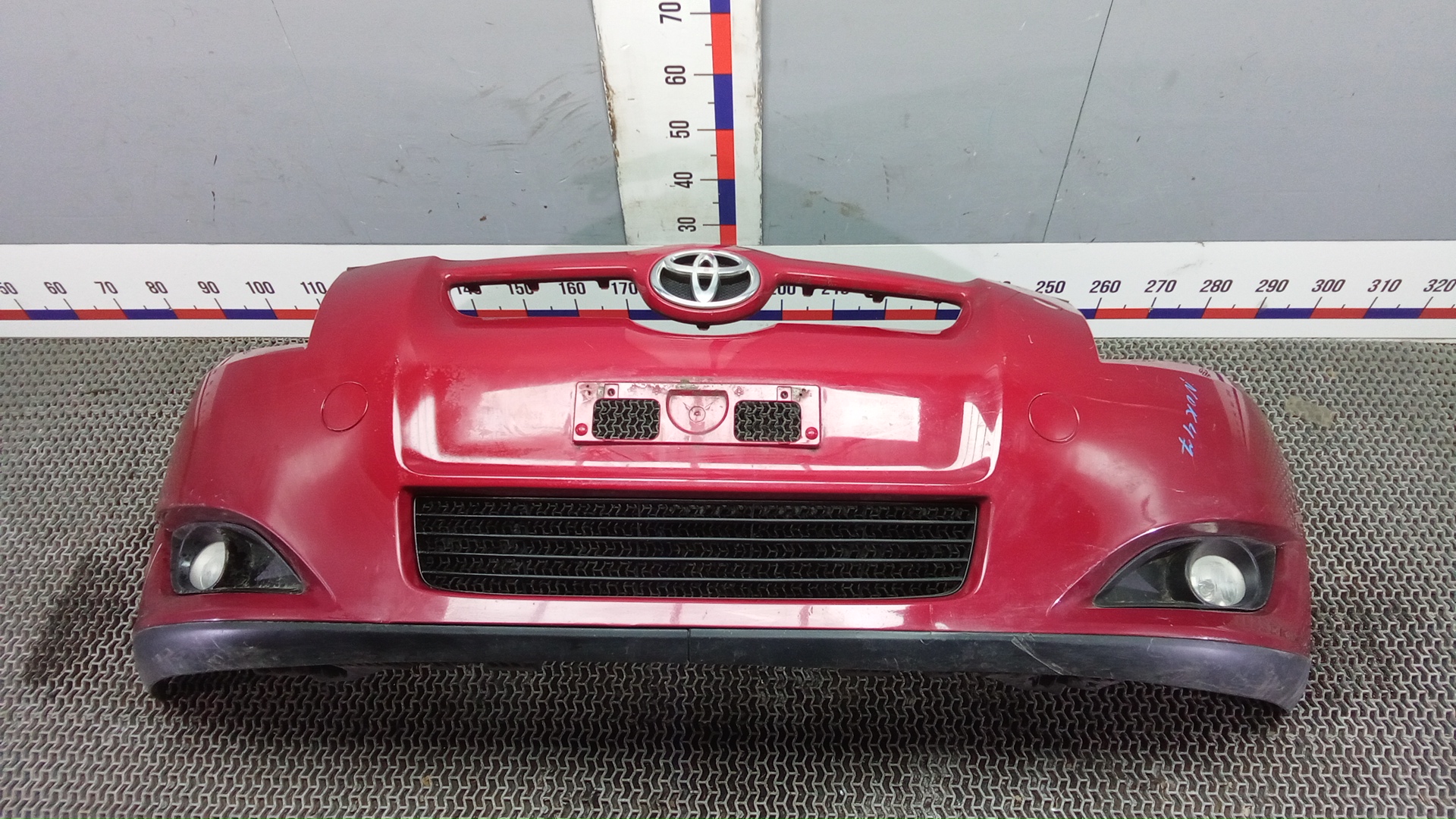 Бампер передний Toyota Auris E150