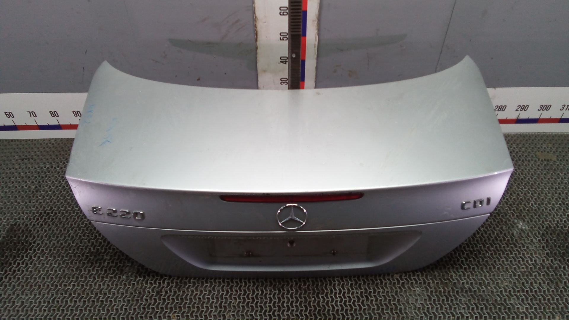 Крышка багажника Mercedes-Benz E-Class W211