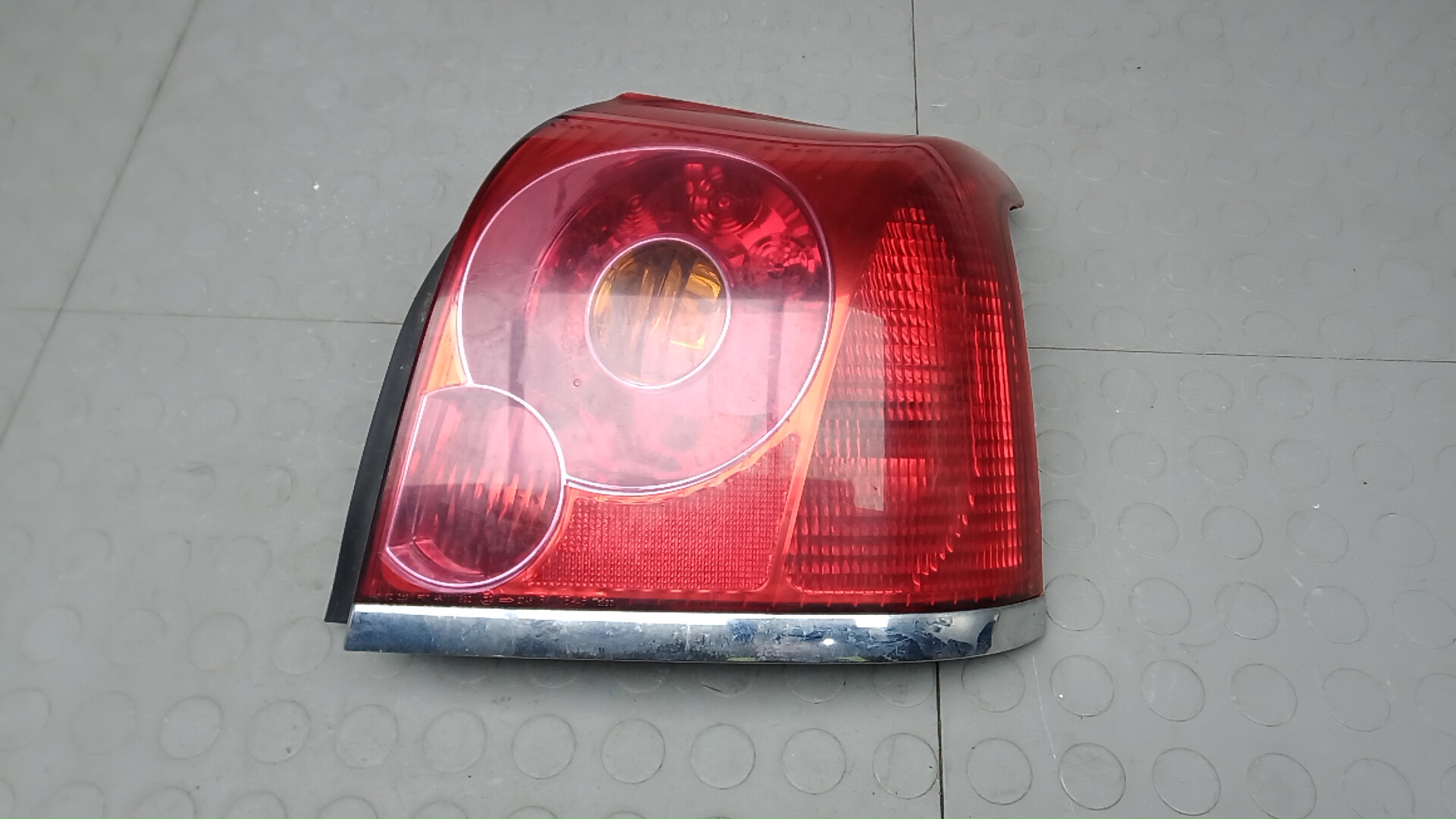 Фонарь задний правый Toyota Avensis T25