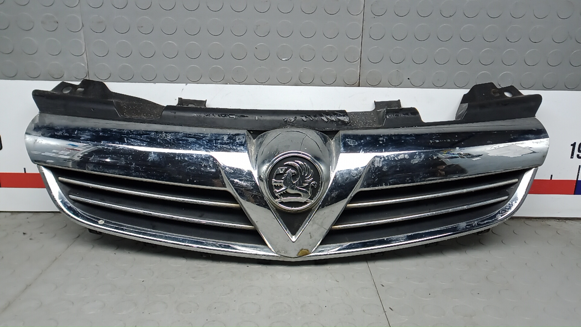 Решетка радиатора Opel Zafira B
