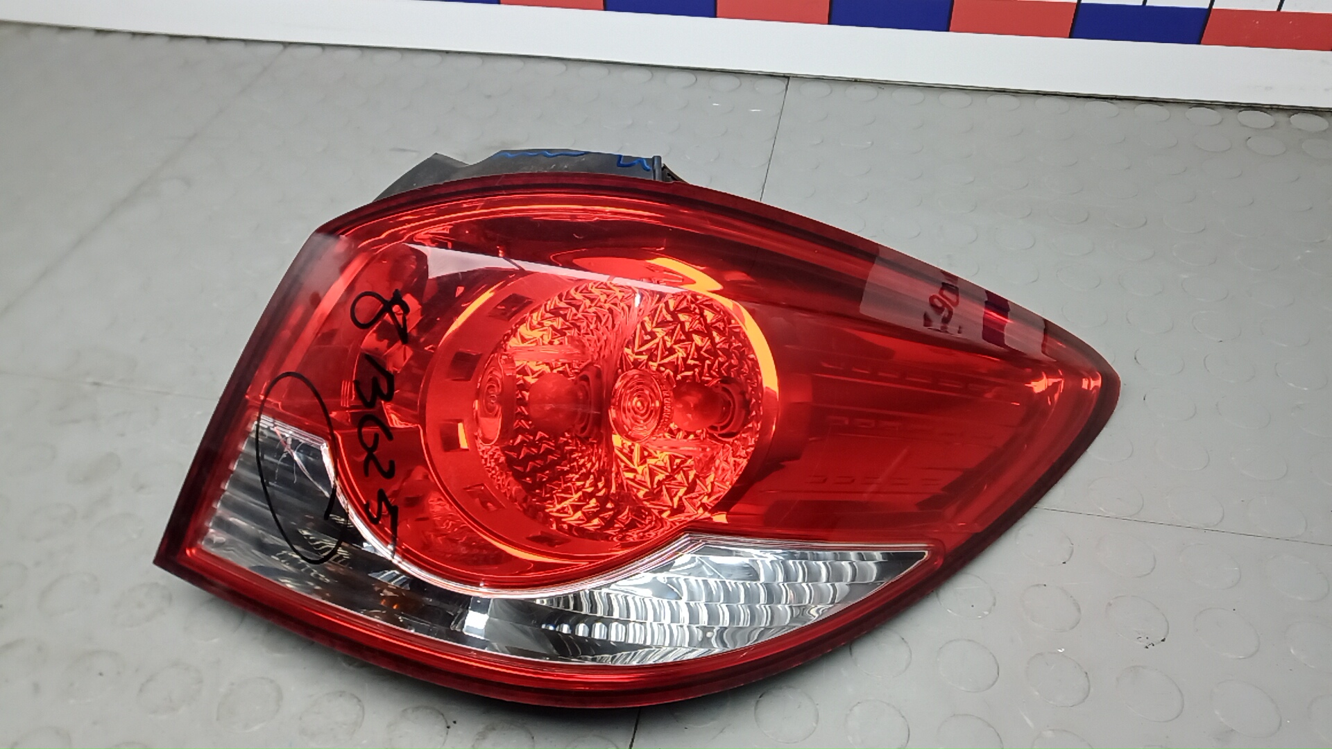 Фонарь задний правый Chevrolet Cruze J300