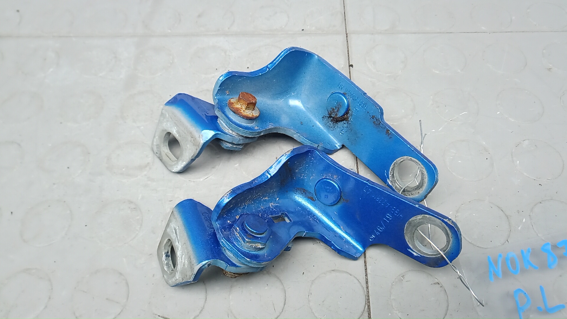 Петля передняя левая Ford Focus 4