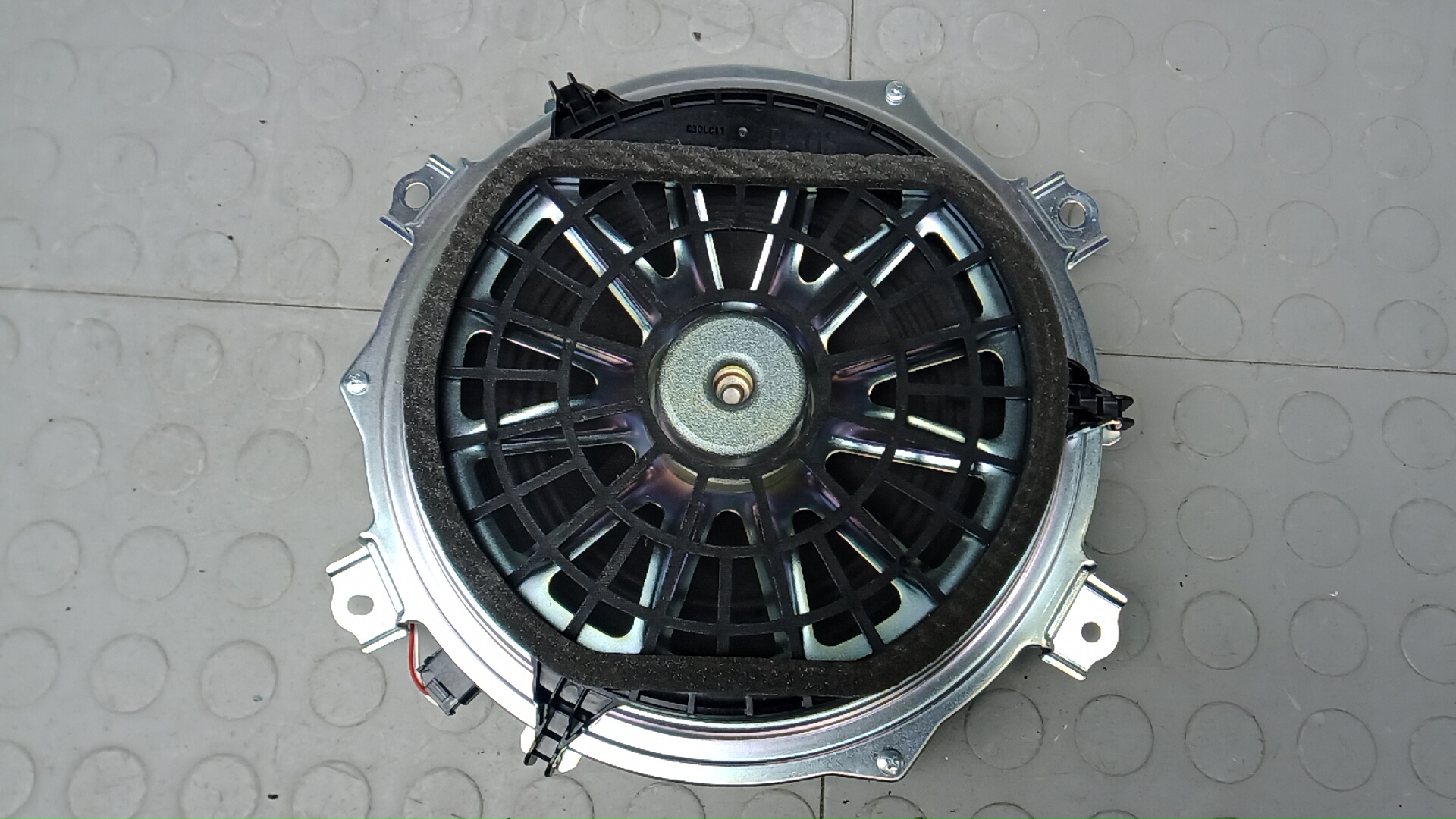 Сабвуфер Lexus GS 4