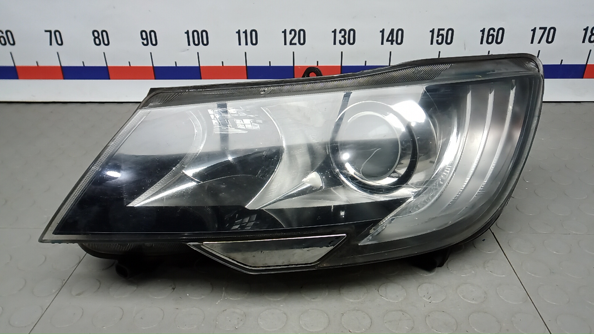 Фара левая Skoda Superb 2