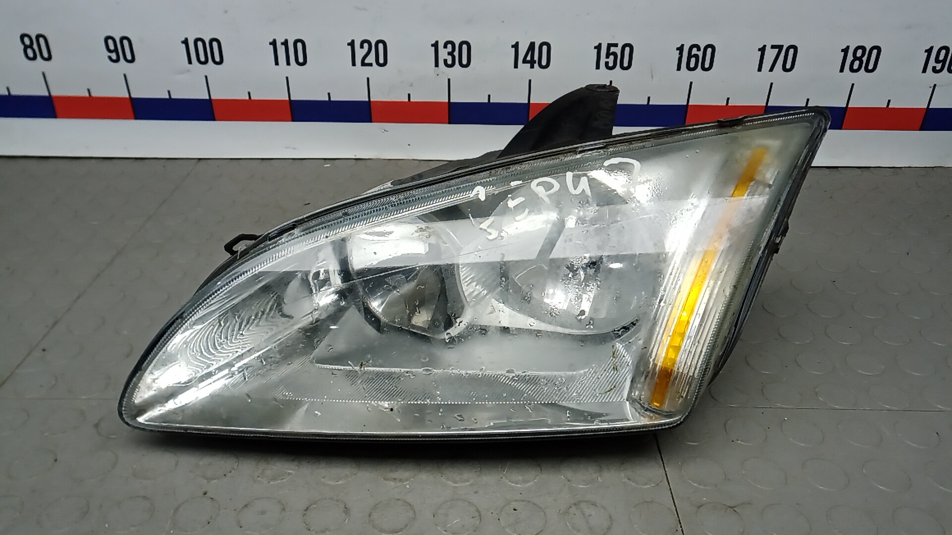 Фара левая Ford Focus 2